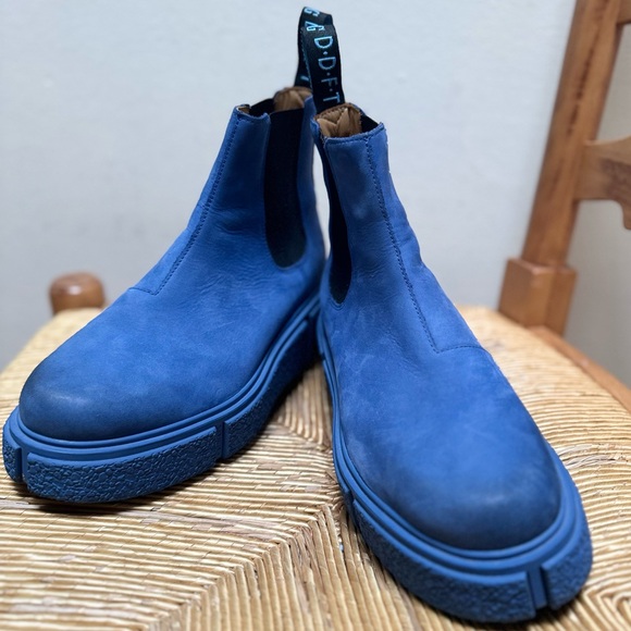John Fluevog Piccolomini Platform Chelsea Boots - Picture 4 of 16